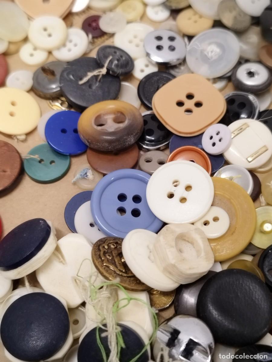 Antig&uuml;edades: Gran lote variado de botones de diferentes modelos. Sin contar. - Foto 14