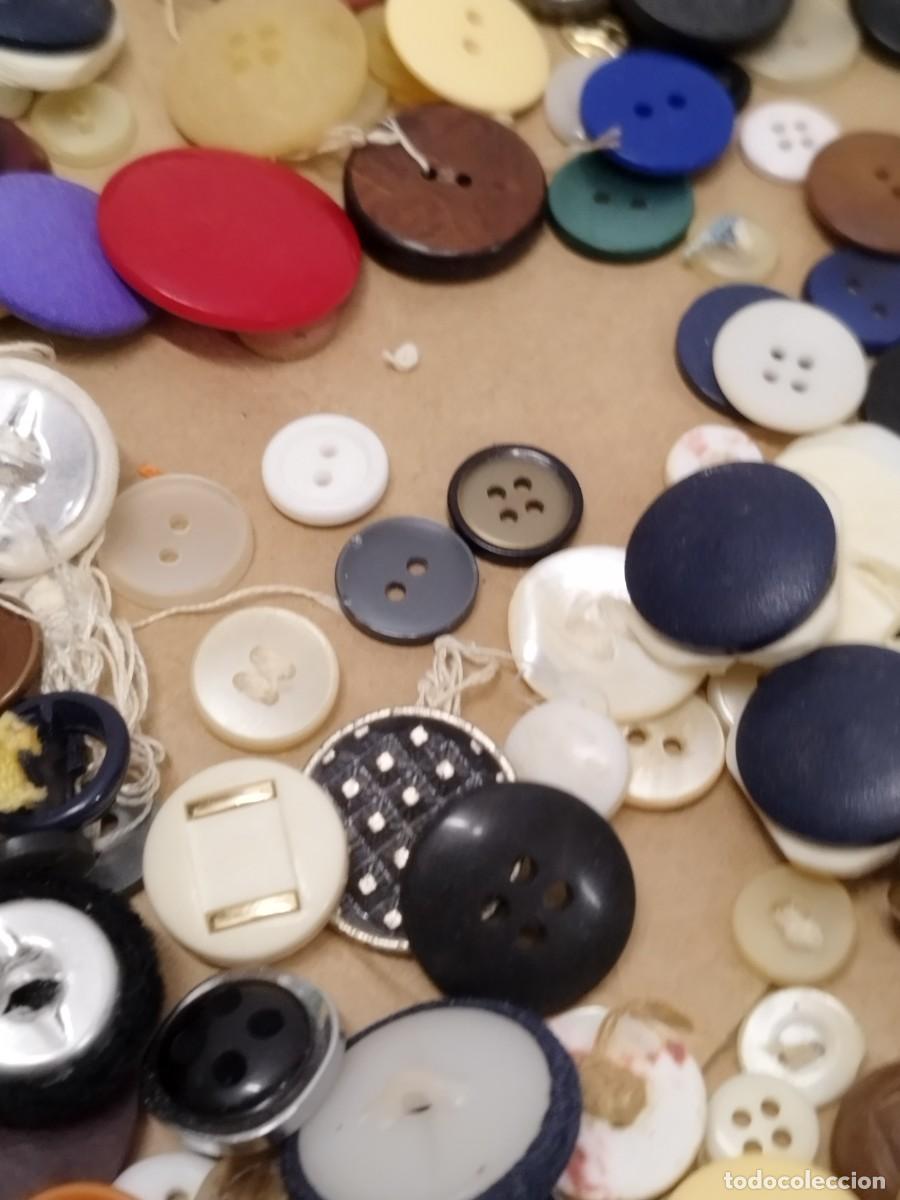 Antig&uuml;edades: Gran lote variado de botones de diferentes modelos. Sin contar. - Foto 15