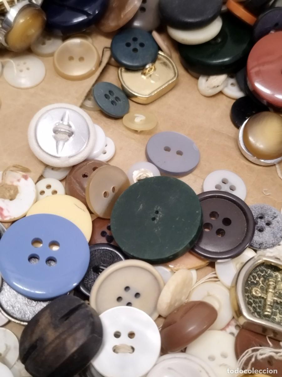 Antig&uuml;edades: Gran lote variado de botones de diferentes modelos. Sin contar. - Foto 16
