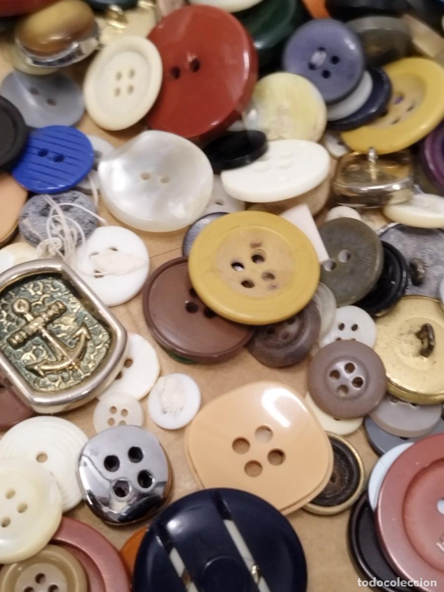 Antig&uuml;edades: Gran lote variado de botones de diferentes modelos. Sin contar. - Foto 17