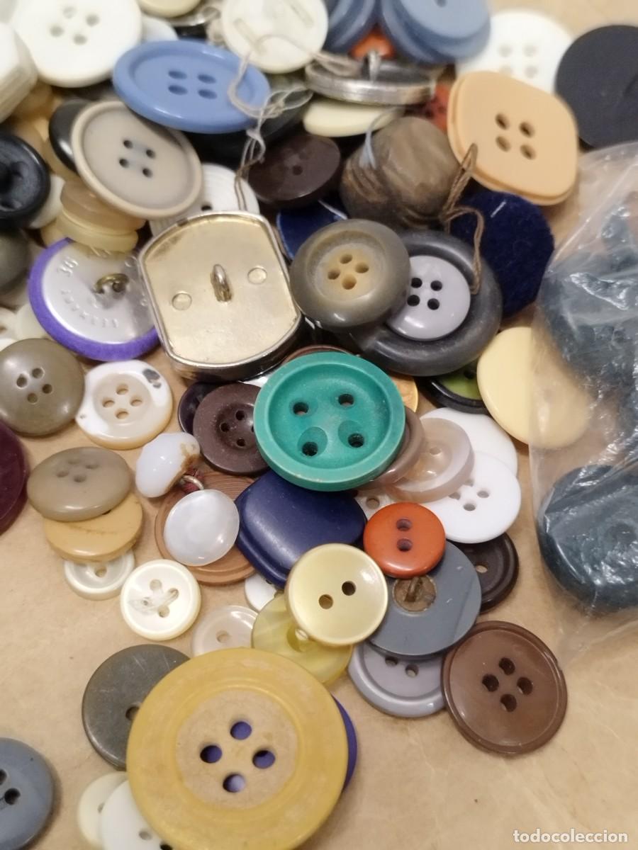 Antig&uuml;edades: Gran lote variado de botones de diferentes modelos. Sin contar. - Foto 18