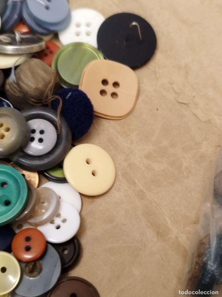 Antig&uuml;edades: Gran lote variado de botones de diferentes modelos. Sin contar. - Foto 19