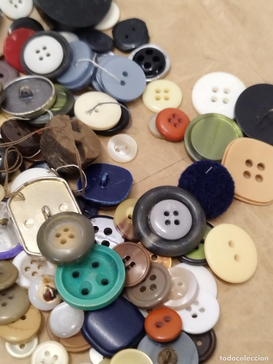 Antig&uuml;edades: Gran lote variado de botones de diferentes modelos. Sin contar. - Foto 20