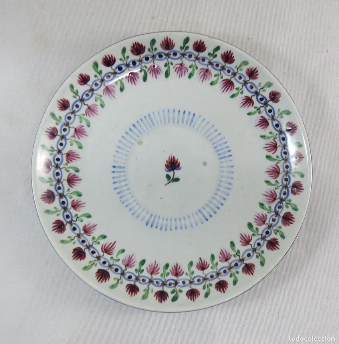 Antig&uuml;edades: Prato Carvalhinho decorado com flores n&ordm;2; Di&acirc;metro &ndash; 14.5cm;