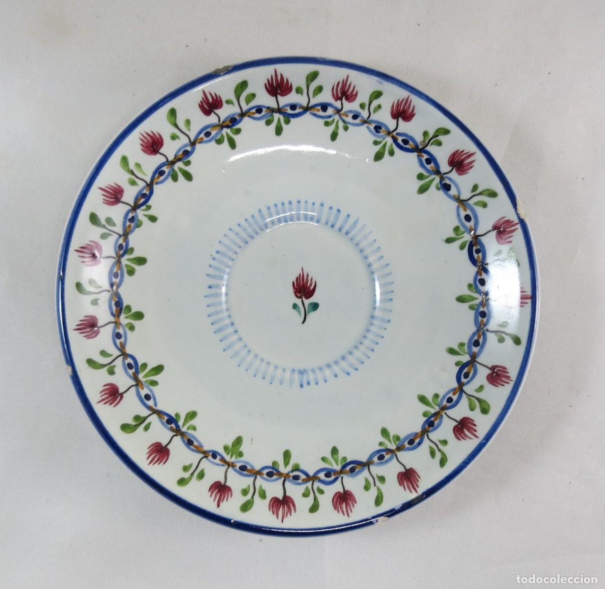 Antig&uuml;edades: Prato Carvalhinho decorado com flores n&ordm;3; Di&acirc;metro &ndash; 14cm;