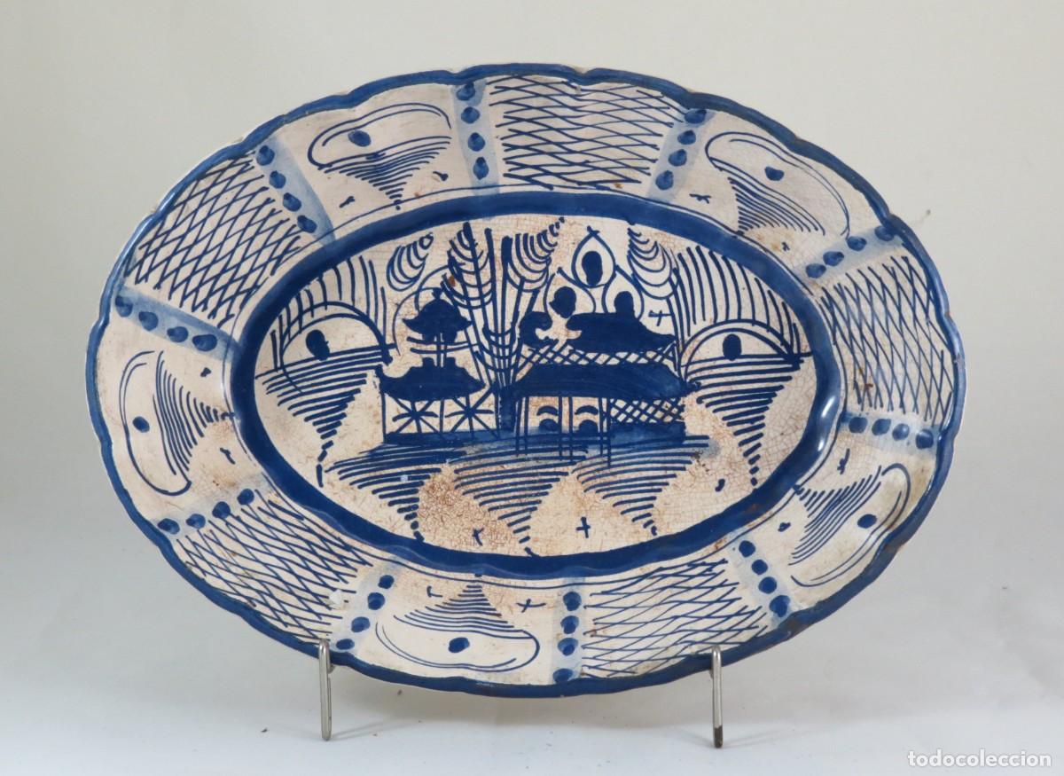 Antig&uuml;edades: Travessa funda+oval em faian&ccedil;a de Coimbra decora&ccedil;&atilde;o Cant&atilde;o; Dimens&otilde;es &ndash; 21 cm x 30cm;