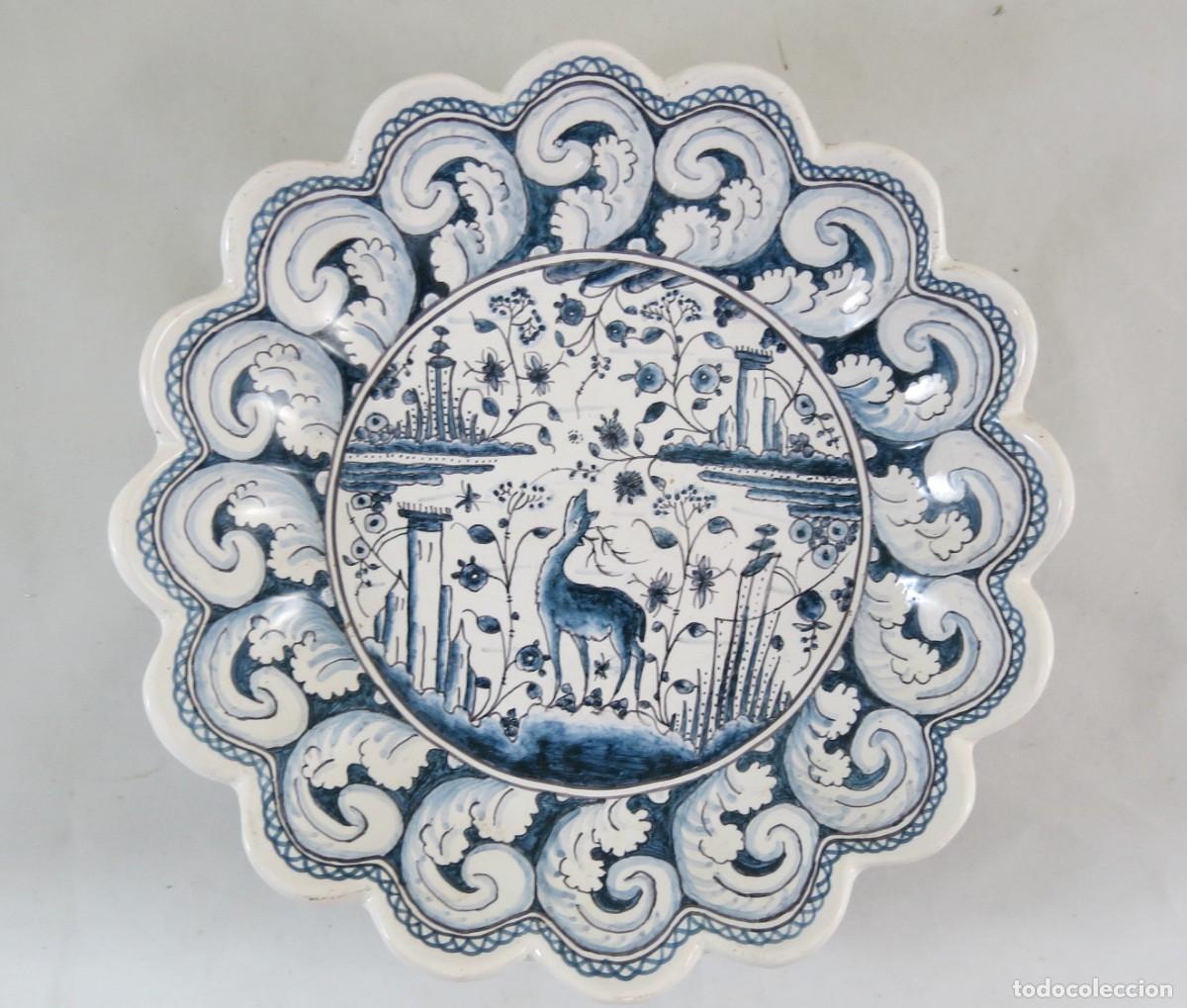 Antig&uuml;edades: Prato/Ta&ccedil;a Coimbra faian&ccedil;a portuguesa decorado com veado; Marcado como &eacute; mostrado; Di&acirc;metro-24cm;