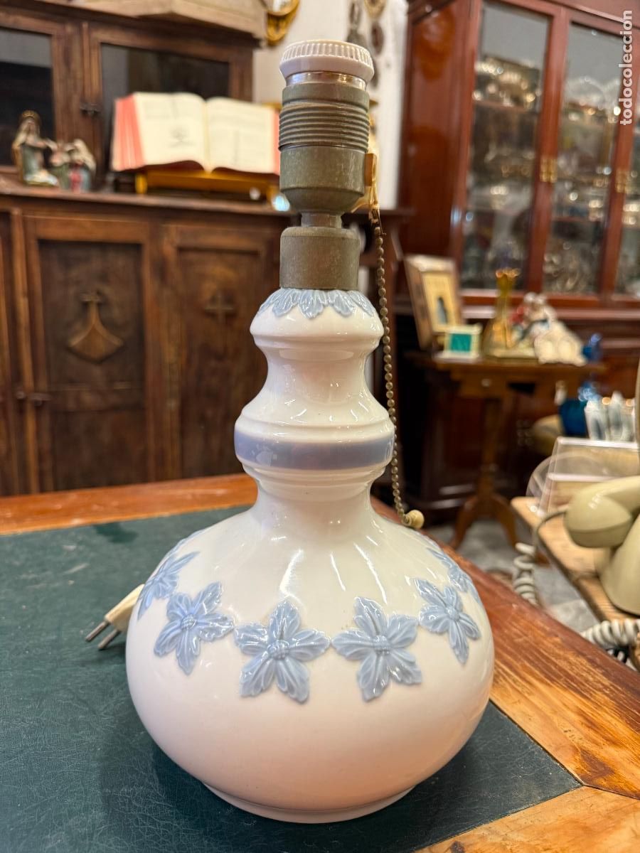 Antig&uuml;edades: LAMPARA SOBREMESA PORCELANA LLADRO - MEDIDA 33 CM