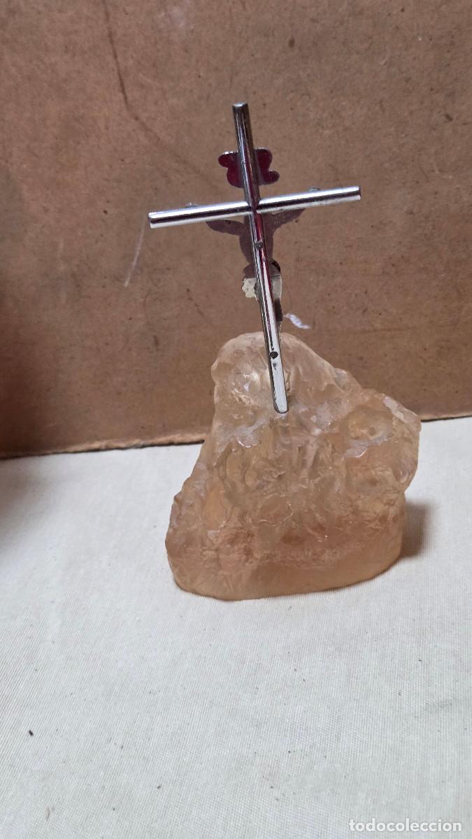 Antig&uuml;edades: crucifijo en una roca de piedra - Foto 5
