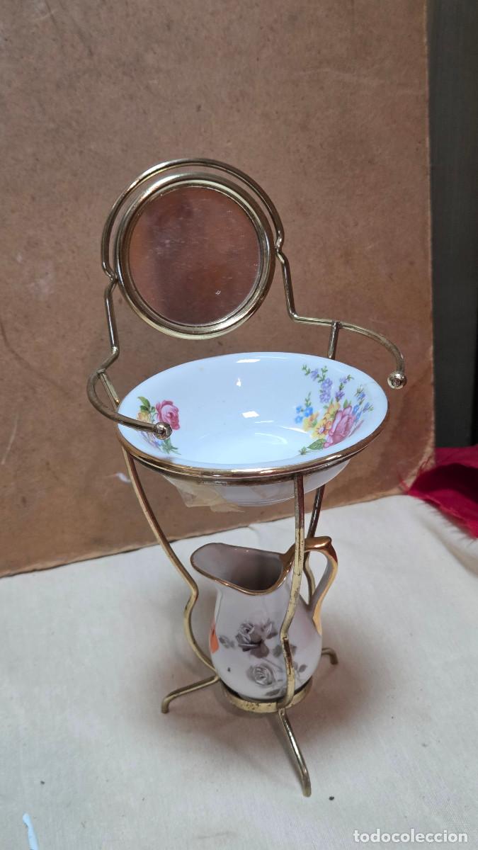 Antig&uuml;edades: peque&ntilde;o lavado con jarra conm palangana