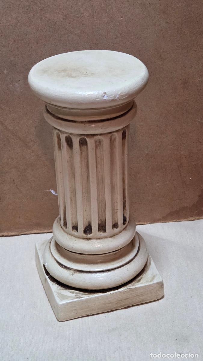 Antig&uuml;edades: peque&ntilde;a columna de ceramica