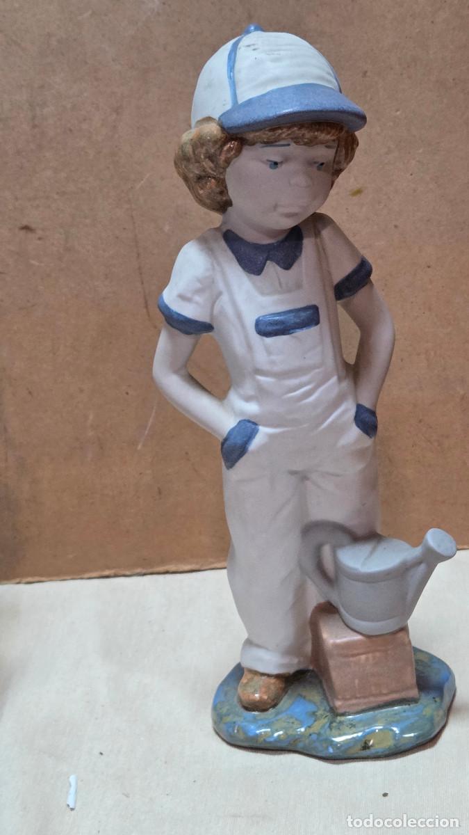 Antig&uuml;edades: figura de ceramica firmado