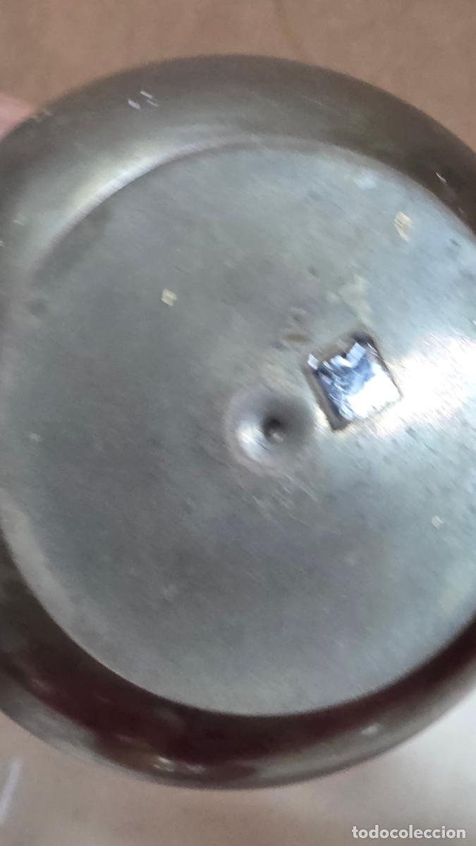 Antig&uuml;edades: jarra de metal repujado - Foto 4