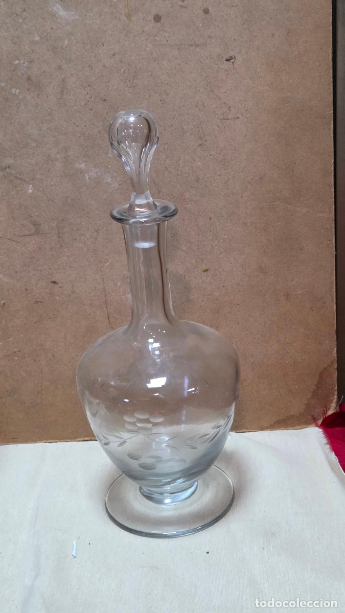 Antiguidades: botella de cristal antigua