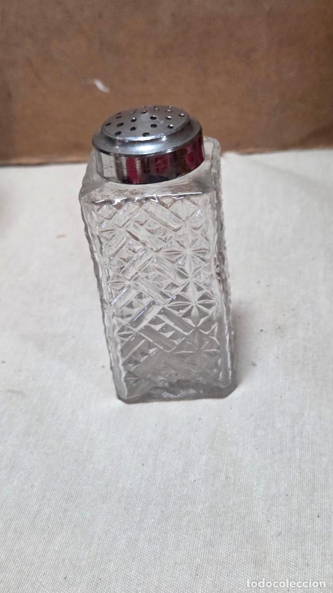 Antig&uuml;edades: salero de cristal y cromado - Foto 1