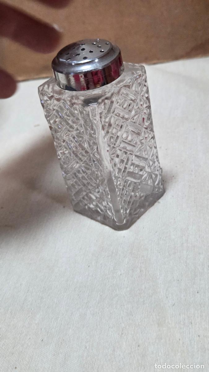 Antig&uuml;edades: salero de cristal y cromado - Foto 2