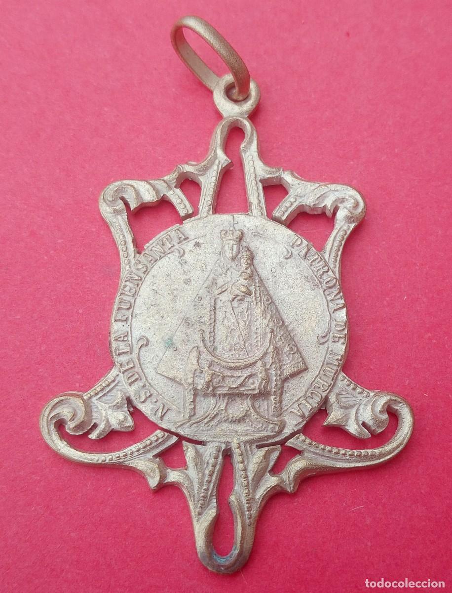 Antig&uuml;edades: Medalla Antigua Virgen de la Fuensanta Patrona de Murcia.