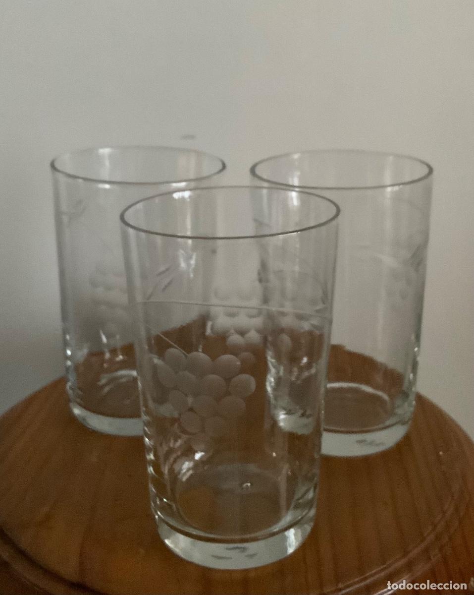 Antig&uuml;edades: LOTE 3 ANTIGUOS VASOS DE CRISTAL SOPLADO CON UVAS