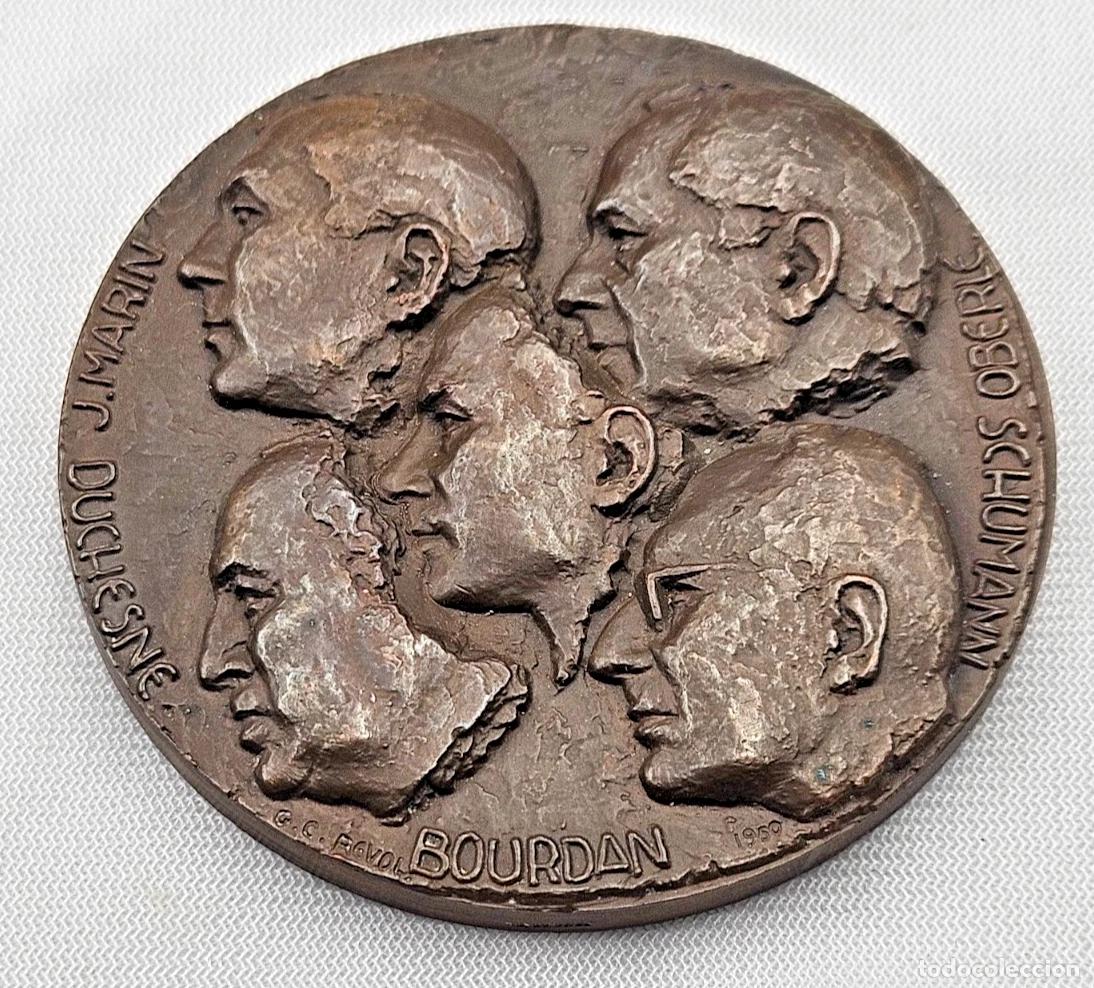 Antig&uuml;edades: MEDAILLE RADIO LONDRES LES FRANCAIS PARLENT AUX FRANCAIS 1940-1944 SIGNEE REVOL
