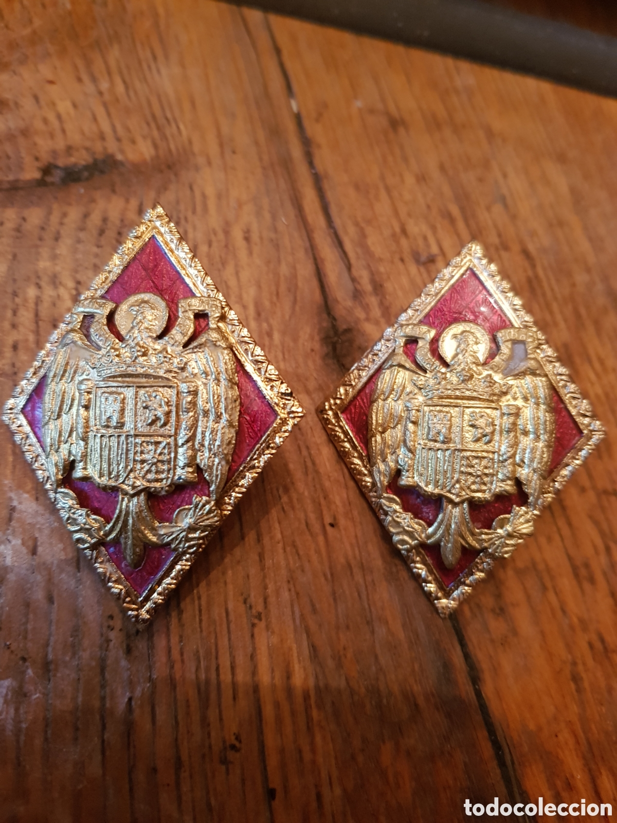 Antig&uuml;edades: ANTIGUA PAREJA DE INSIGNIAS DEL &Aacute;GUILA DE SAN JUAN