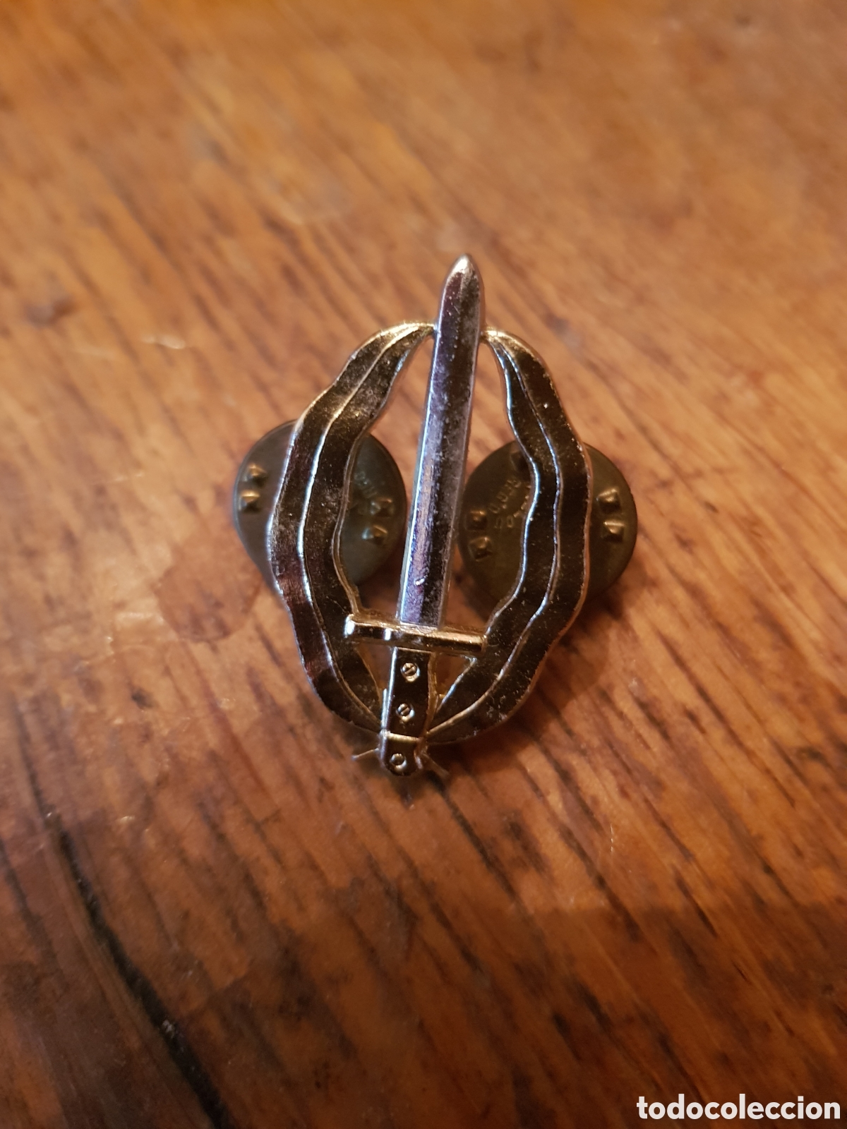 Antig&uuml;edades: ANTIGUA INSIGNIA MILITAR.