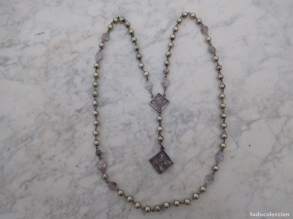 Antig&uuml;edades: Rosario antiguo de plata y peque&ntilde;as medallas