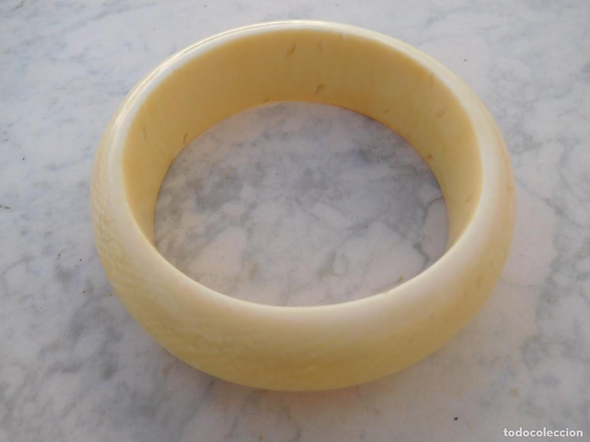 Antig&uuml;edades: Pulsera antigua o esclava de hueso