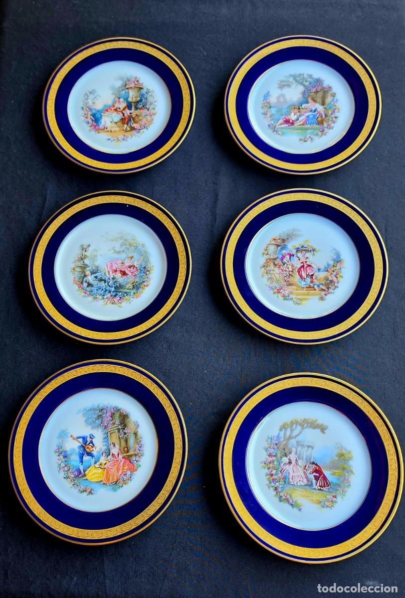 Antig&uuml;edades: Juego de Platos de Porcelana de Limoges Escenas Galantes Rom&aacute;nticas, Azul Cobalto y Oro, Realzado