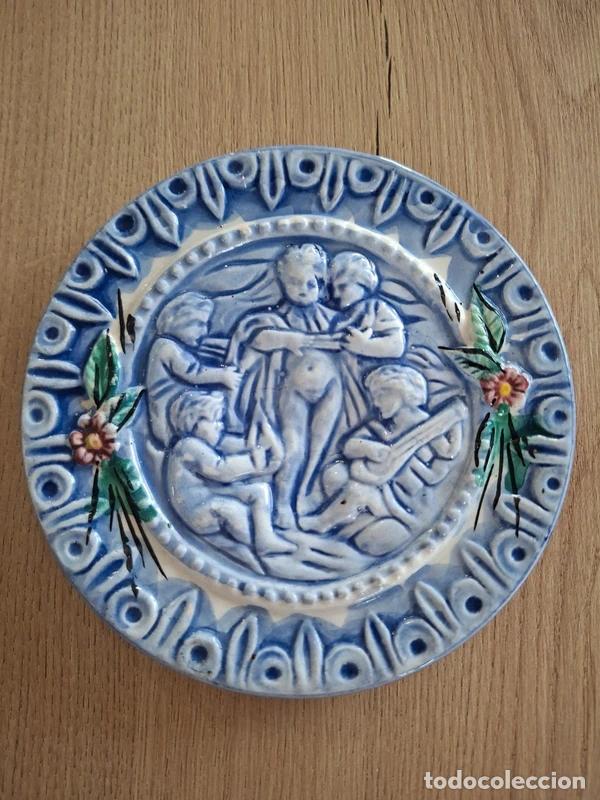 Antig&uuml;edades: PLATO DE CERAMICA DECORATIVO