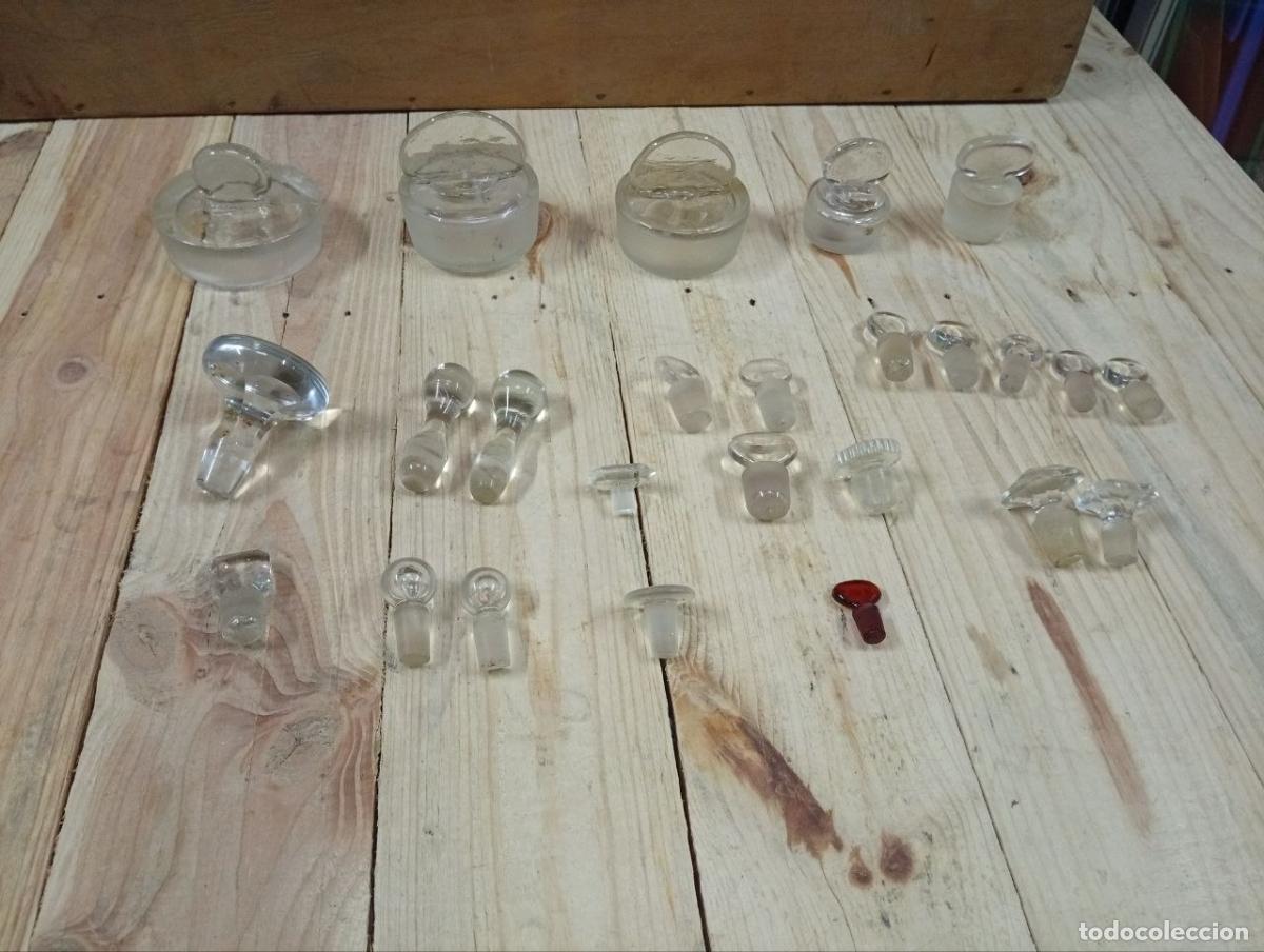 Antiques: Gran Lote De Tapones Antiguos De Vidrio Y Cristal - Licoreras, Perfumer&iacute;a Y Farmacia - Repuestos