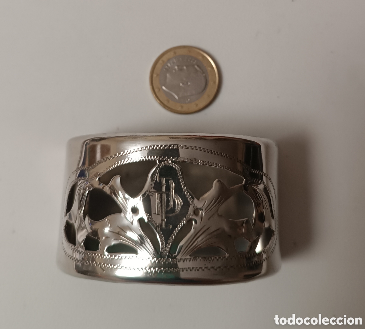 Antig&uuml;edades: SERVILLETERO Individual en Plata, calado punzonado, con Iniciales &iquest;PD?.