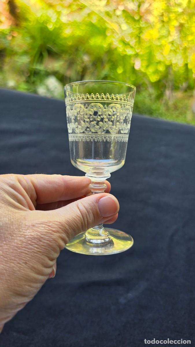 Antig&uuml;edades: Copa de Licor Oporto en Cristal Grabado Baccarat (11,5 x 5 cm)con Arabescos y Encaje Acid-Etched (F