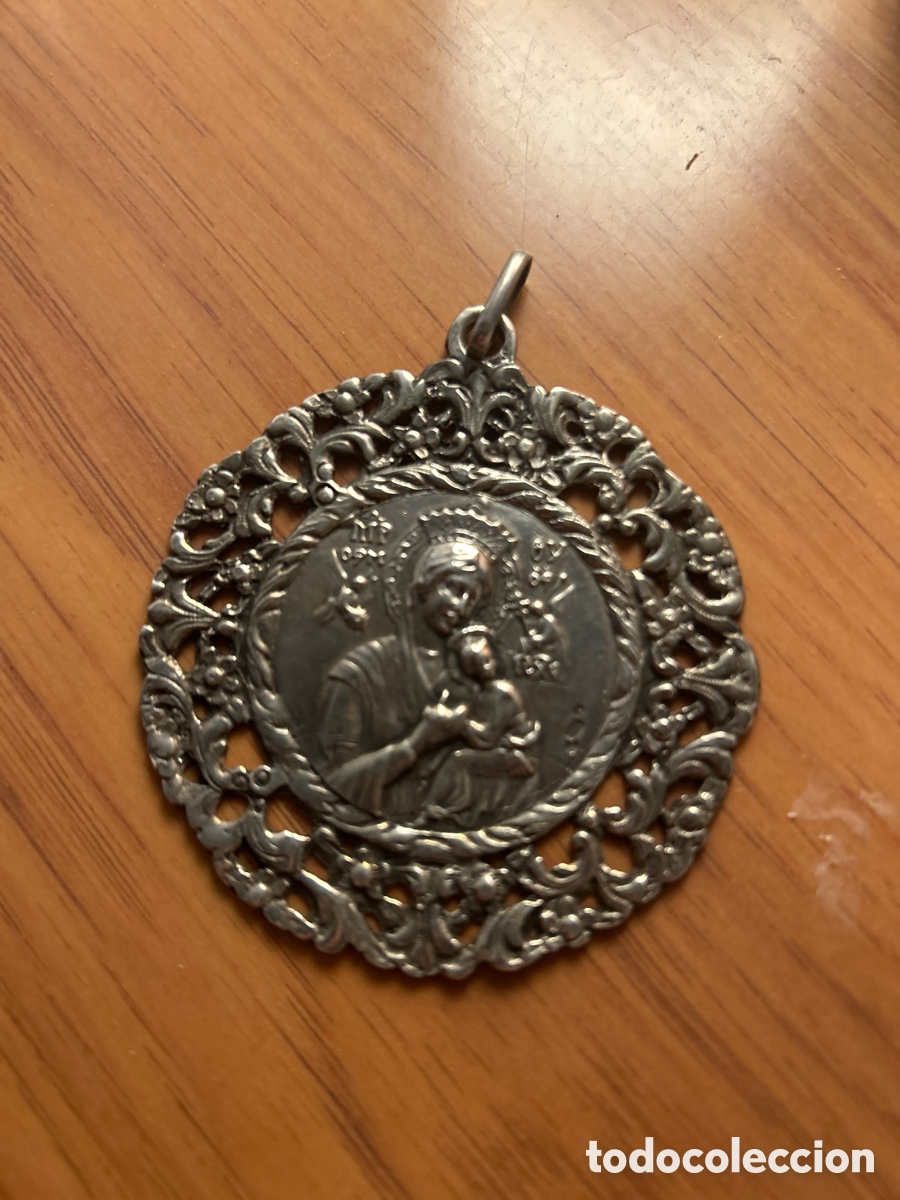 Antig&uuml;edades: Medall&oacute;n plata grande Virgen con el ni&ntilde;o