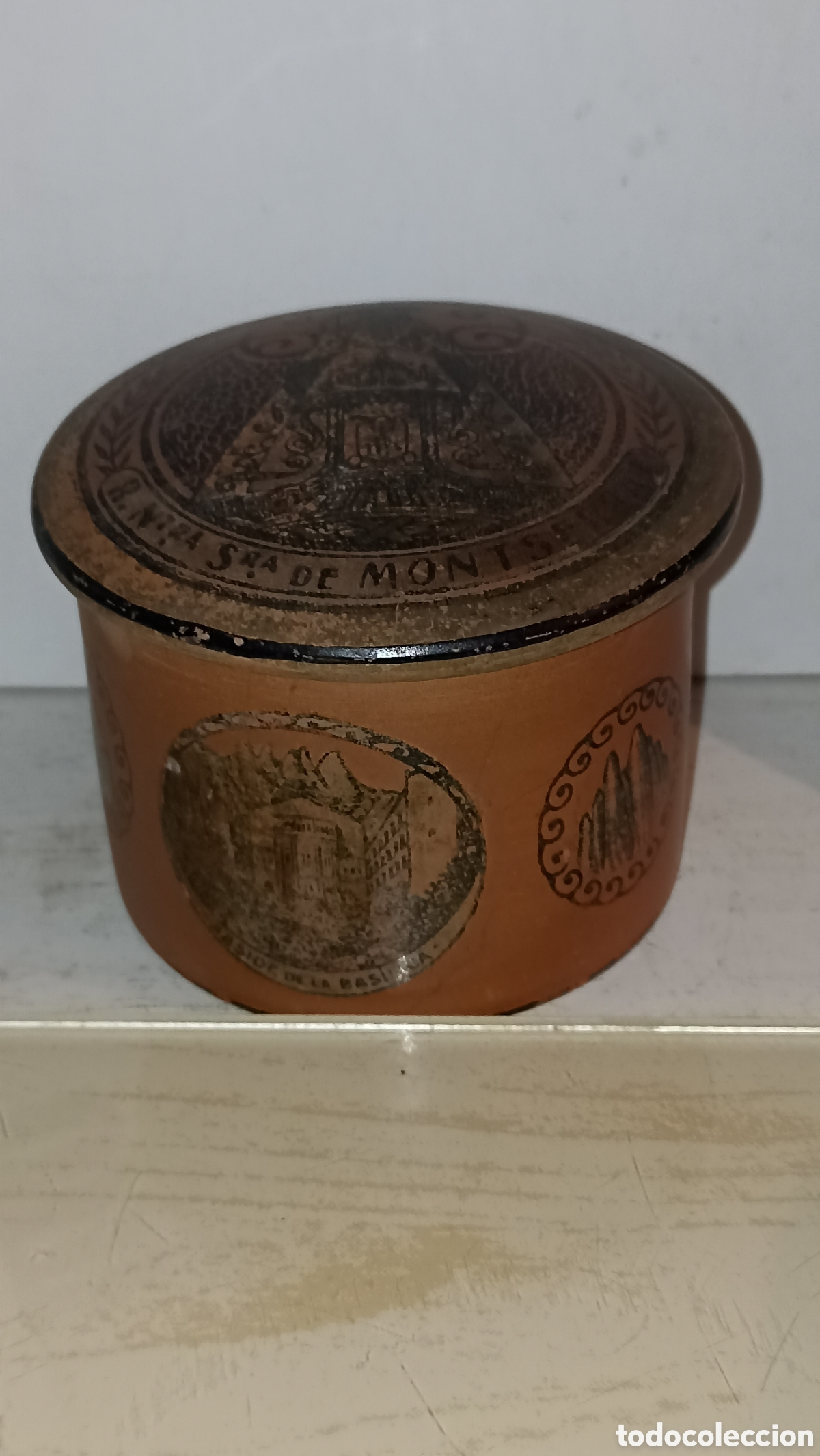 Antig&uuml;edades: Antigua caja / bote de cer&aacute;mica Montserrat - Virgen de Montserrat y Santa Cova (s. XX)