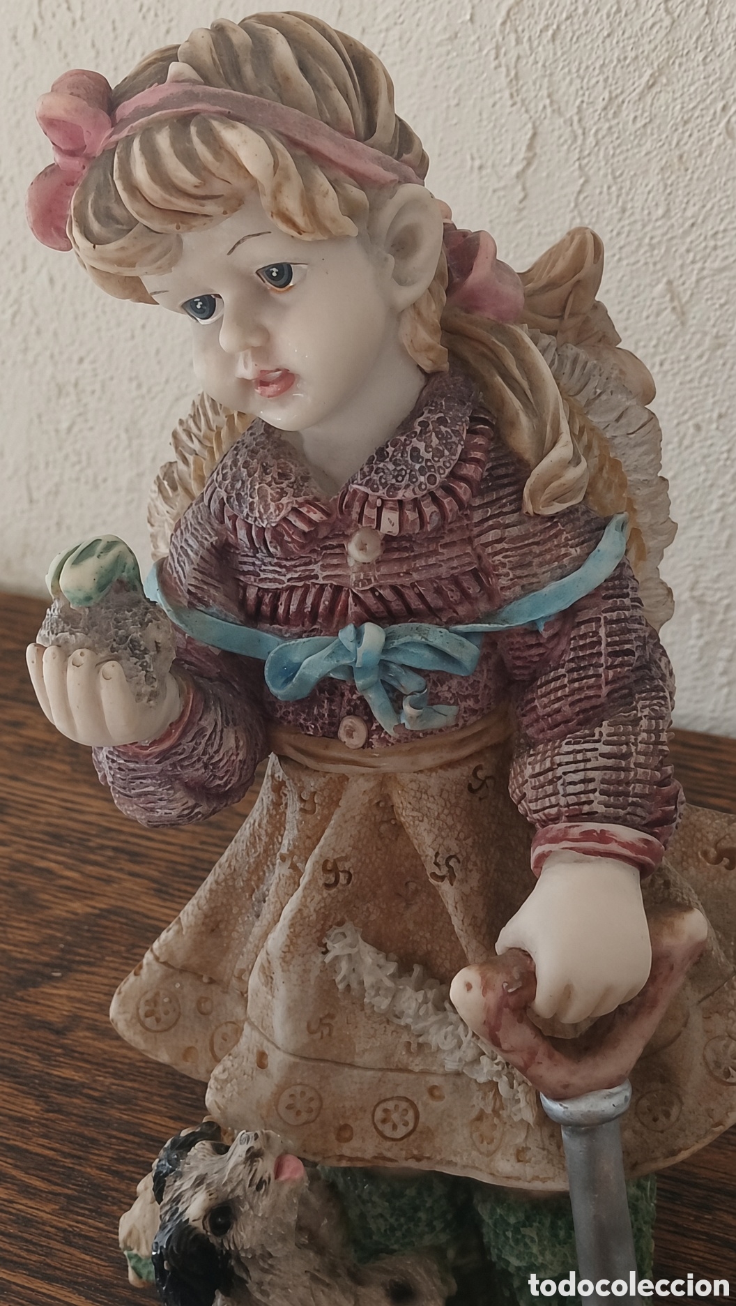 Antig&uuml;edades: Antigua Figura ni&ntilde;a con perro y pala
