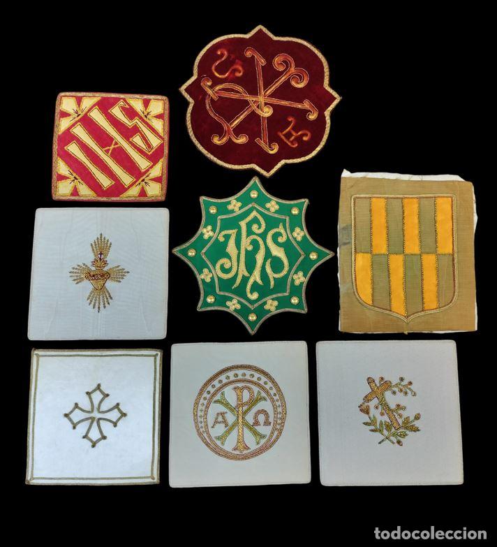 Antig&uuml;edades: CONJUNTO DE CARPETAS DE CORPORAL. BORDADO SOBRE RASO, TERCIOPELO, ETC. FRANCIA. XX.