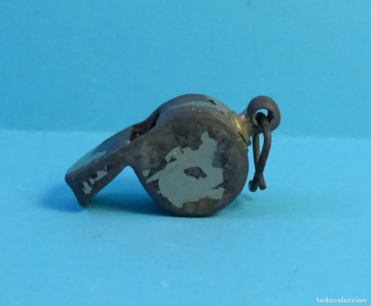 Antig&uuml;edades: SILBATO METAL CROMADO CON BOLA DE MADERA