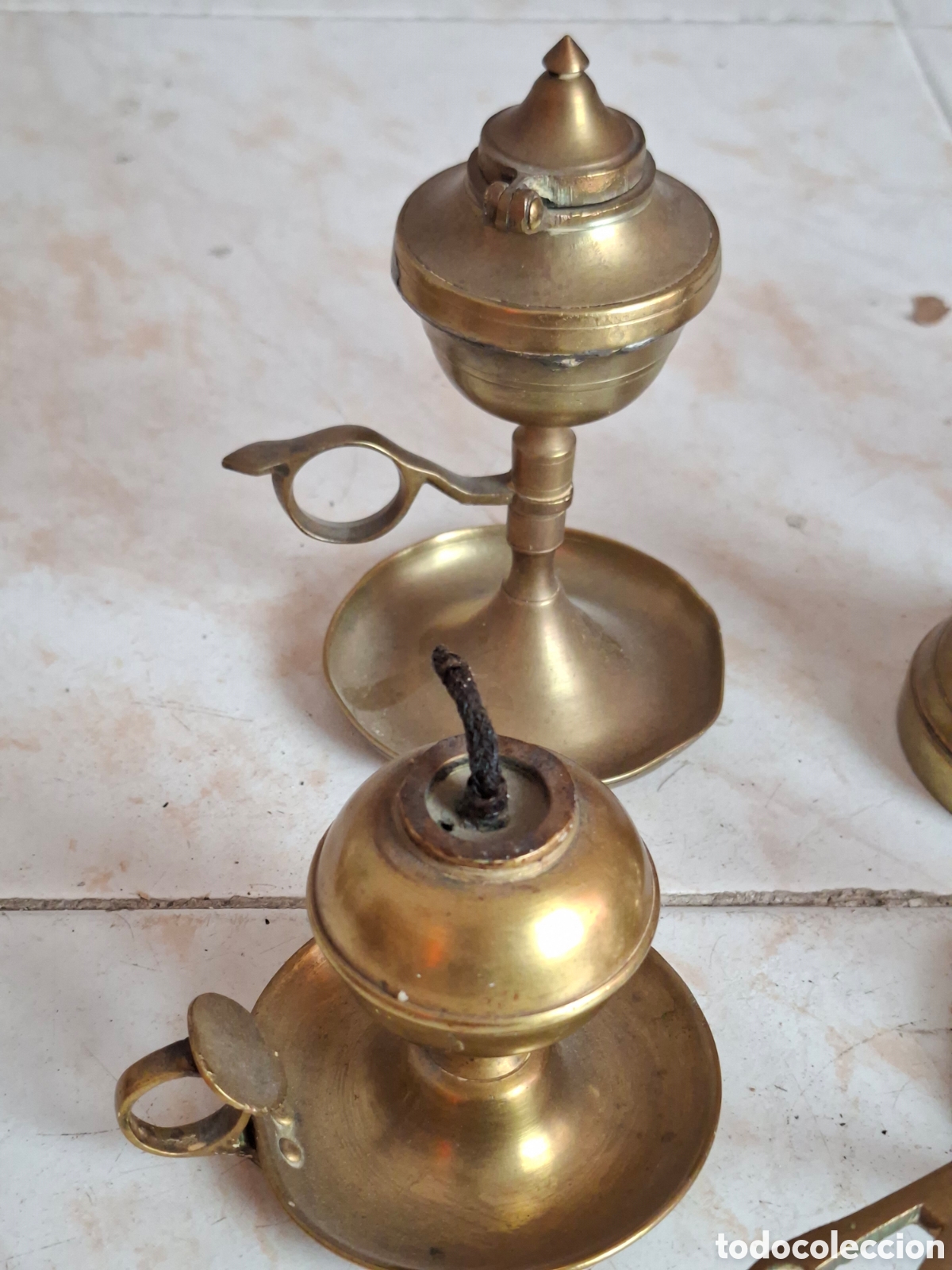 Antig&uuml;edades: 8 L&aacute;mparas de aceite y candiles de bronce - Foto 2