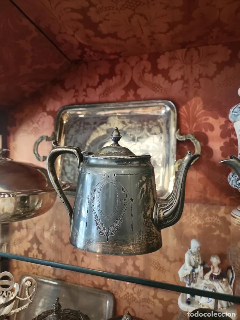 Antig&uuml;edades: Tetera o Cafetera Antigua de Metal Plateado