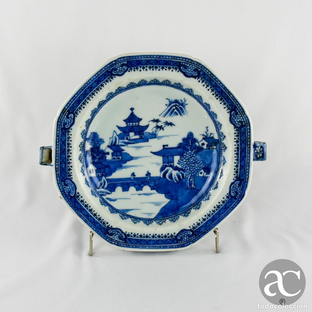 Antig&uuml;edades: Prato &rdquo;rechaud&rdquo;, em porcelana chinesa, s&eacute;c. XVIII, Per&iacute;odo Qianlong, decora&ccedil;&atilde;o Cant&atilde;o