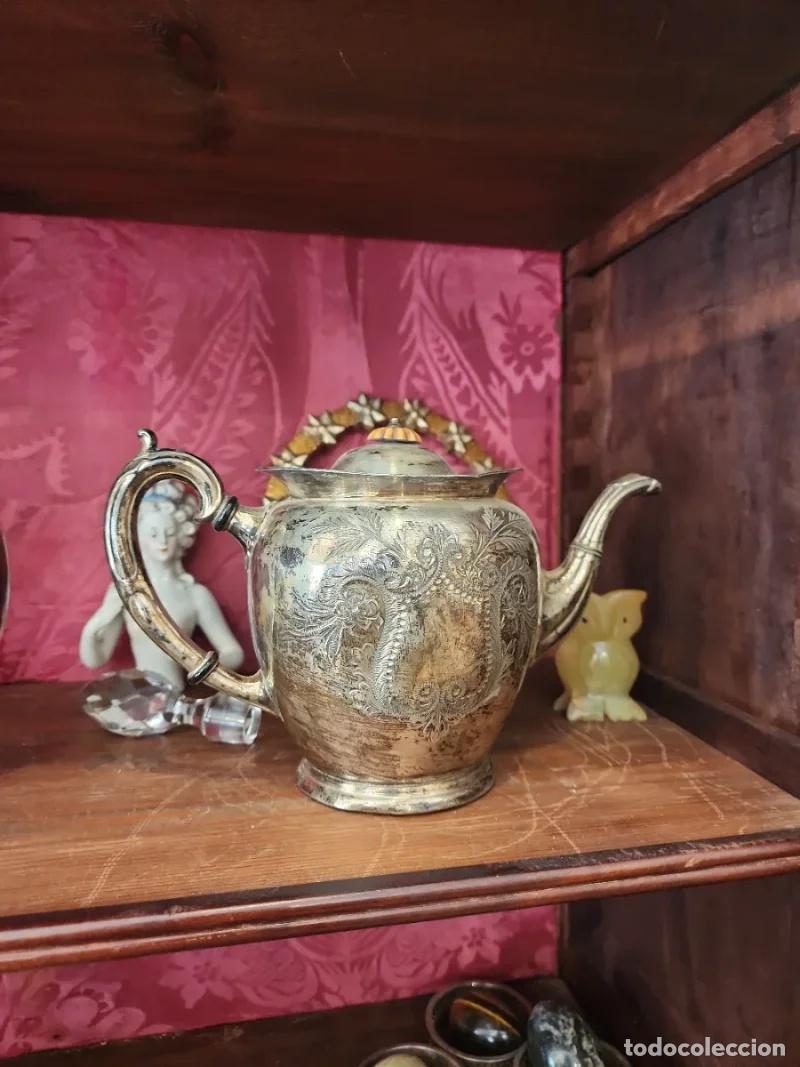 Antig&uuml;edades: Tetera o Cafetera Antigua de Metal Plateado