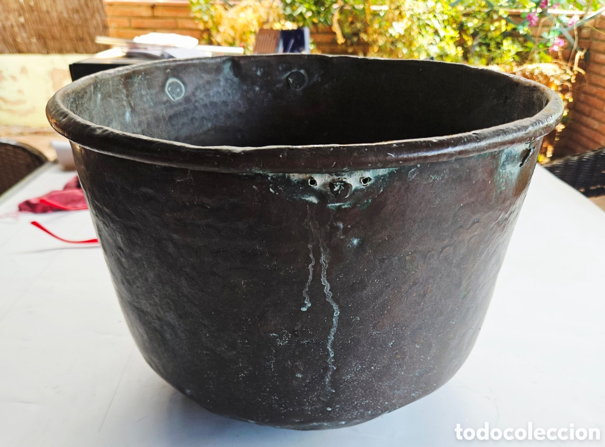 Antig&uuml;edades: Antiguo caldero de cobre martillado