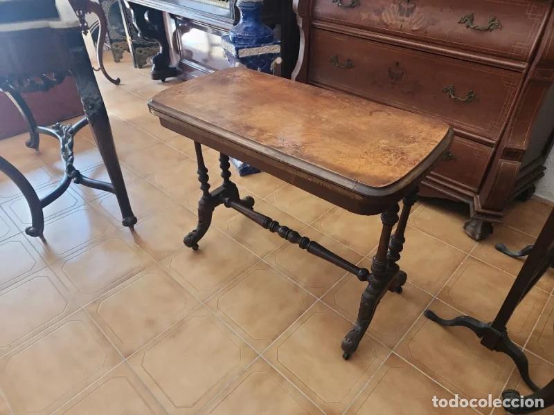 Antig&uuml;edades: Mesa Auxiliar Antigua de Ra&iacute;z