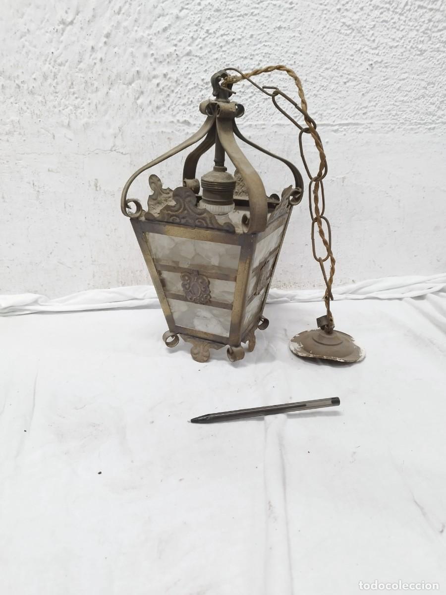 Antig&uuml;edades: Antigua lampara de techo tipo farol de exterior. Con falta.