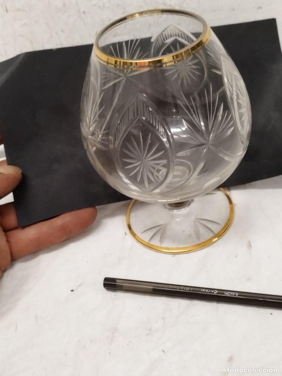 Antig&uuml;edades: Antigua copa de Balon de cristal tallado. Co&ntilde;ac, licor. Con monograma dorado.