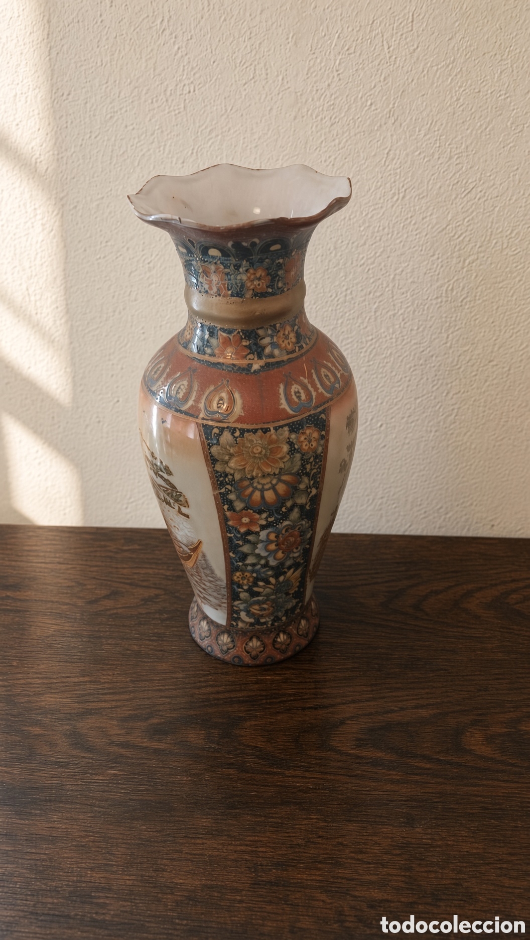 Antig&uuml;edades: Precioso jarr&oacute;n de estilo chino antiguo, con una escena pintada a mano.