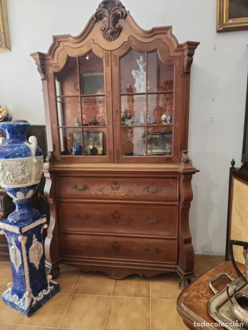 Antig&uuml;edades: Vitrina Antigua de Nogal