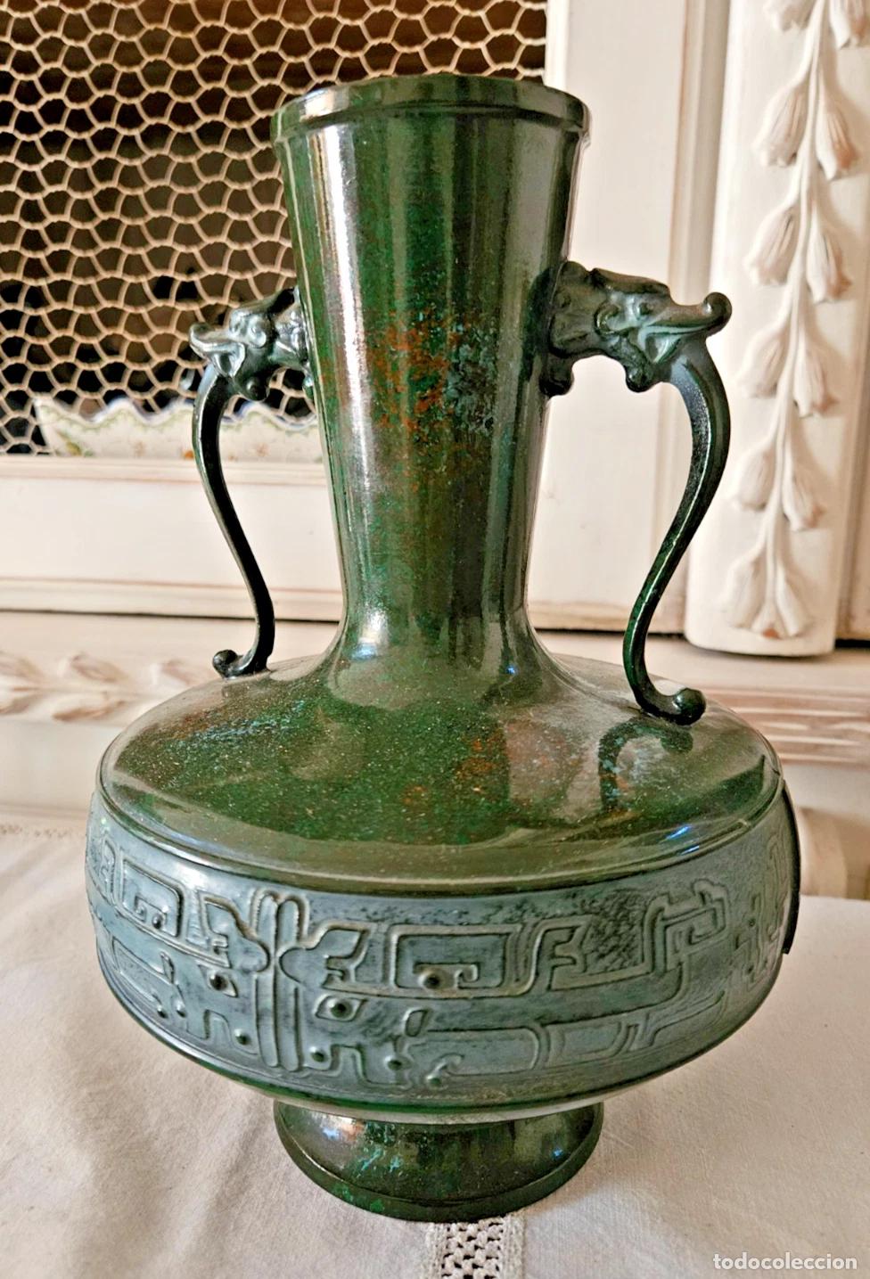 Antig&uuml;edades: VASE JAPONAIS DU DEBUT XX SIECLE EN ALLIAGE SPECIAL IMITANT LE BRONZE H 24 CM