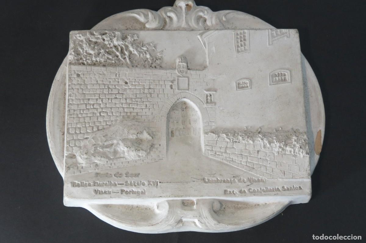 Antig&uuml;edades: Placa em argila representando a Muralha de Viseu; Fabrico de &ndash; A Industrial Desportiva de Coimbra; E