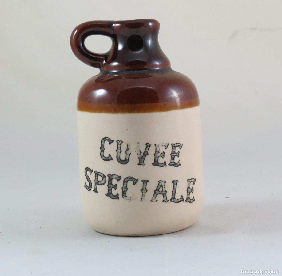 Antig&uuml;edades: Garrafa CUVEE SPECIAL em cer&acirc;mica com asa; Altura &ndash; 16cm; Condi&ccedil;&atilde;o &ndash; perfeita
